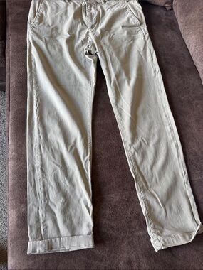 Classic Men's Chino Pants in Light Khaki 35/32